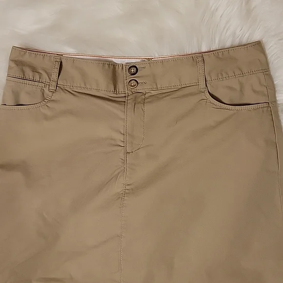 Dockers khaki skort 5 pockets belt loops stretch cotton blend size 8P Excellent… - Picture 2 of 8